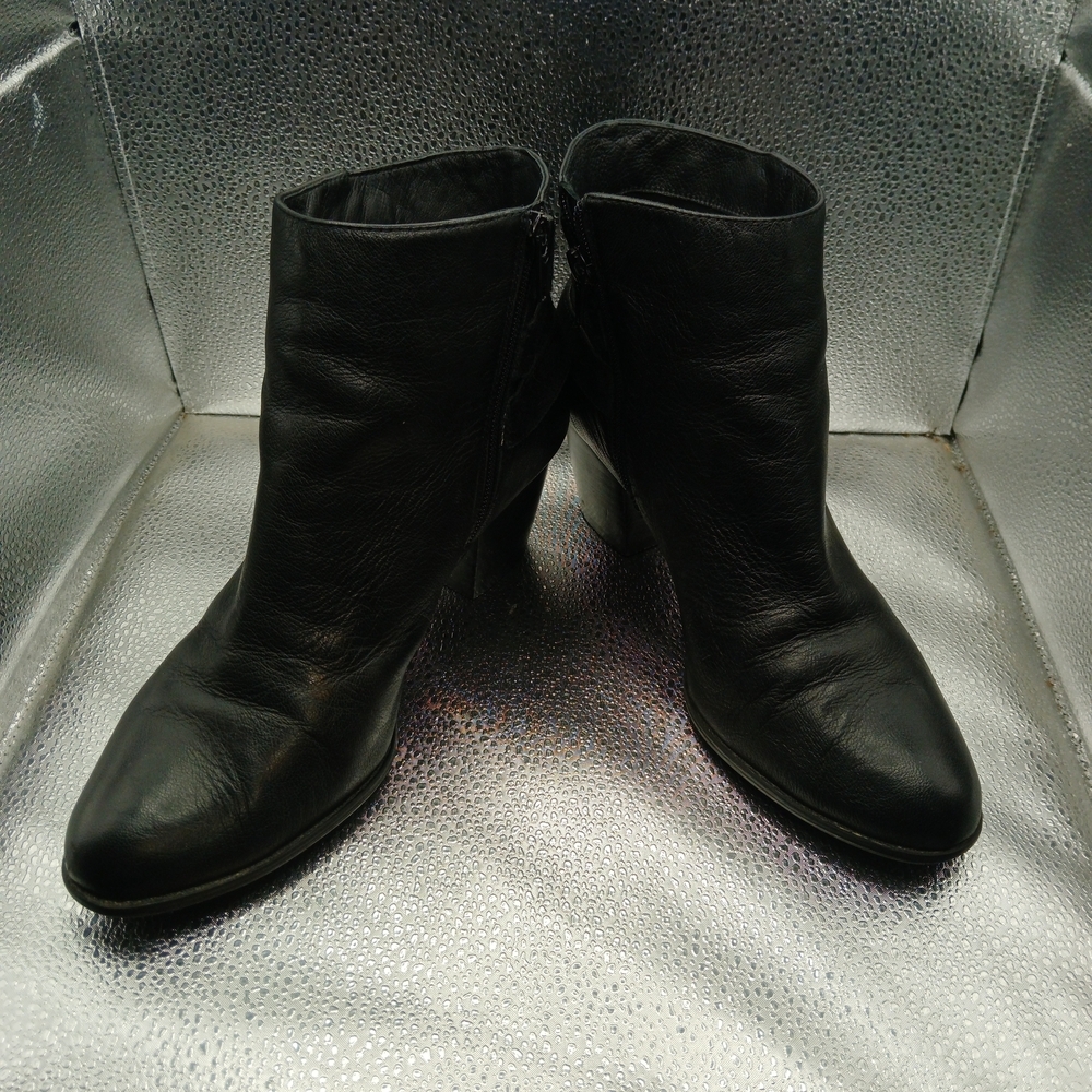 BCBGeneration Sleek Black Ankle Booties Women's Size 8.5